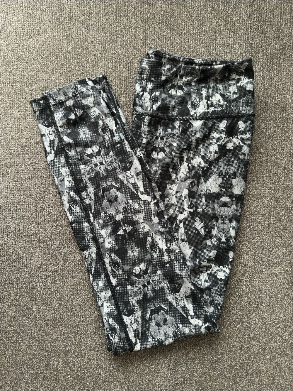 Eddie Bauer Activewear Black & White Patterned Women’s leggings